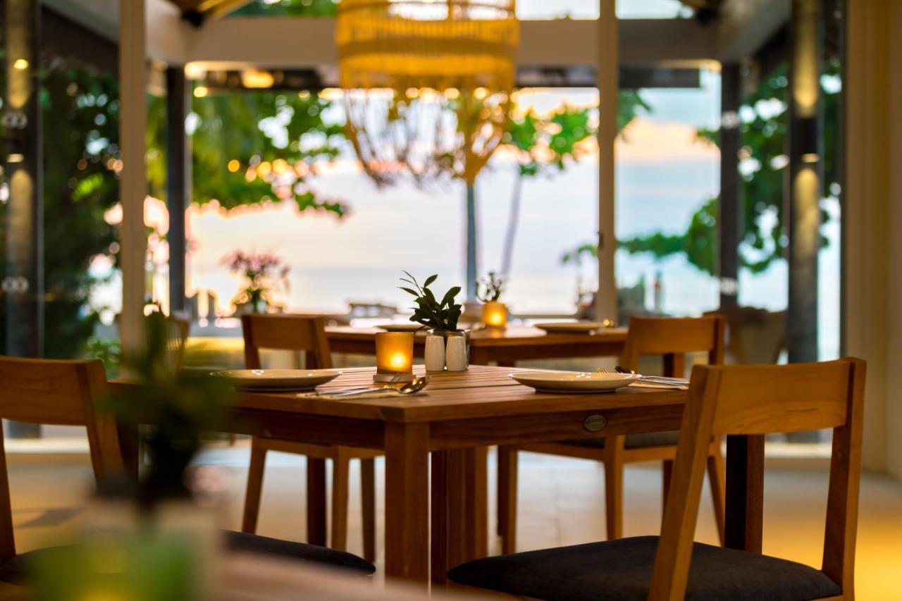 Outrigger Khao Lak Beach Resort - Sha Extra Plus Eksteriør bilde The restaurant at the resort