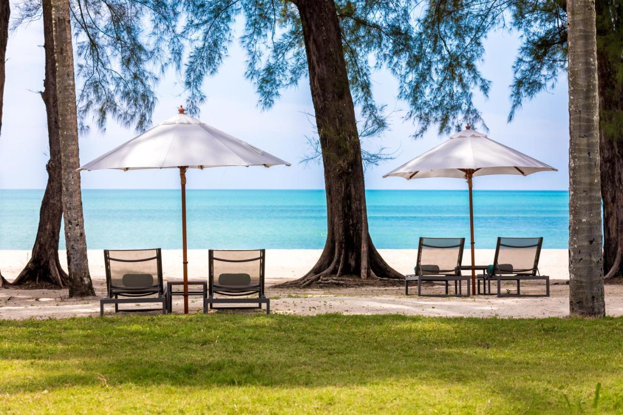 Outrigger Khao Lak Beach Resort - Sha Extra Plus Eksteriør bilde Beach at The Royal Paradise Hotel & Spa
