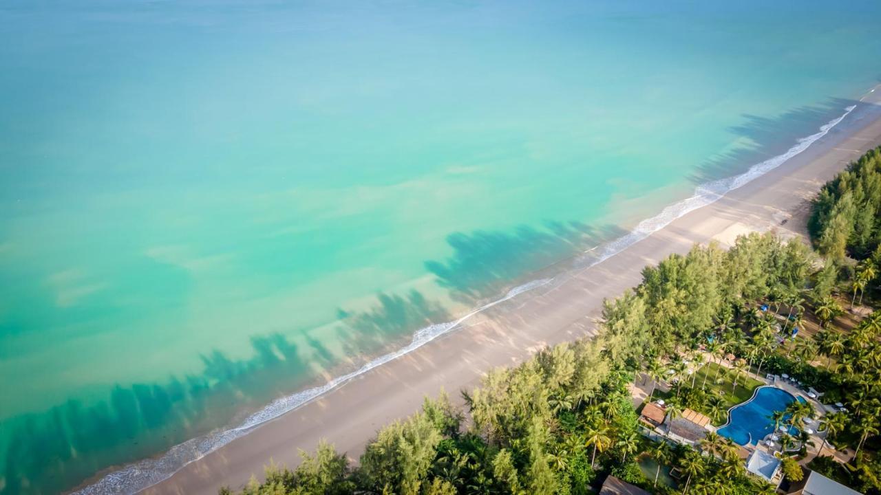 Outrigger Khao Lak Beach Resort - Sha Extra Plus Eksteriør bilde Aerial view of the beach