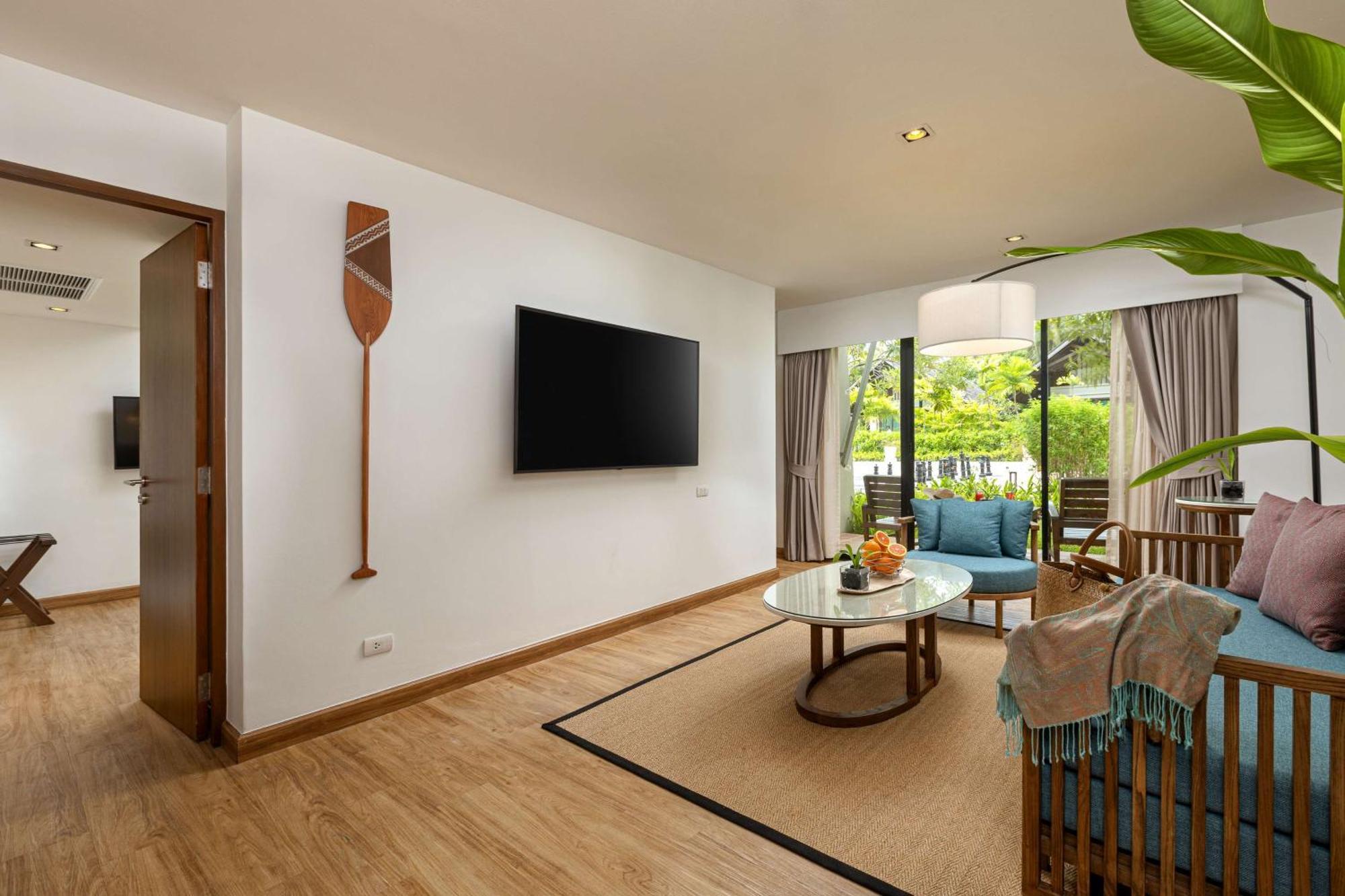 Outrigger Khao Lak Beach Resort - Sha Extra Plus Eksteriør bilde Living room of a two-bedroom villa